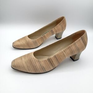 Naturalizer Size 9 Leather Pumps Neutral Textured Low Heel Classic